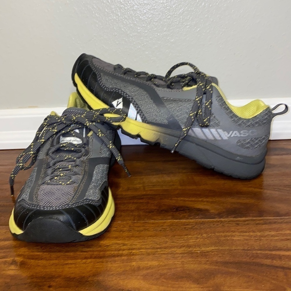 Vasque Women's Vibram Sole Vertical Velocity In Grey Shoe Size 6